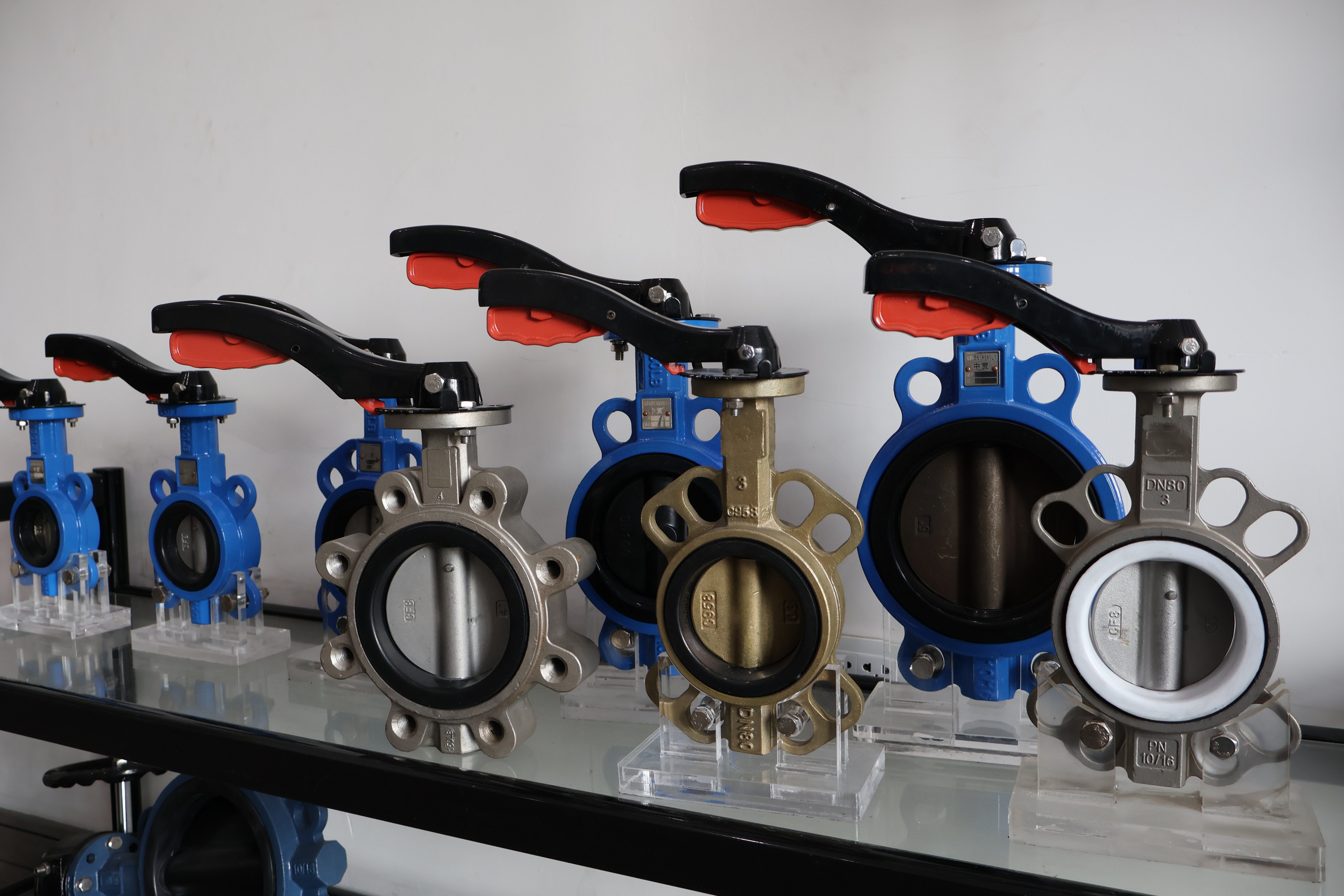 Lucruri pe care trebuie să le știți când cumpărați valve: nu vă irosiți banii în întuneric!